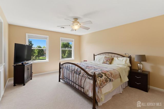 8 Keppel Road, Plainsboro, NJ 08536