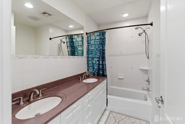 8 Keppel Road, Plainsboro, NJ 08536