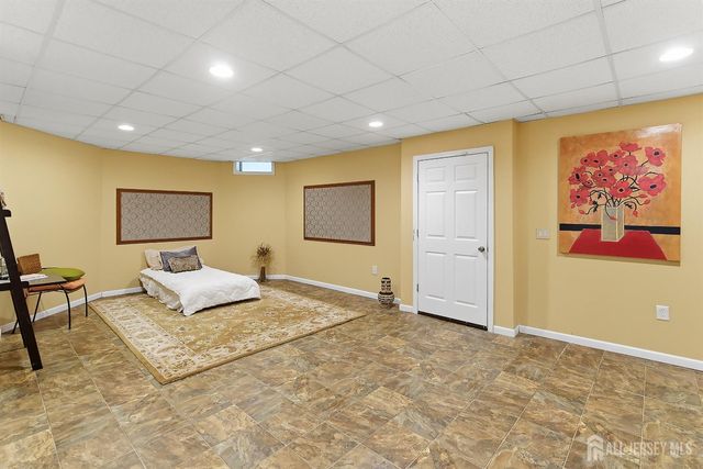 8 Keppel Road, Plainsboro, NJ 08536