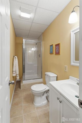 8 Keppel Road, Plainsboro, NJ 08536