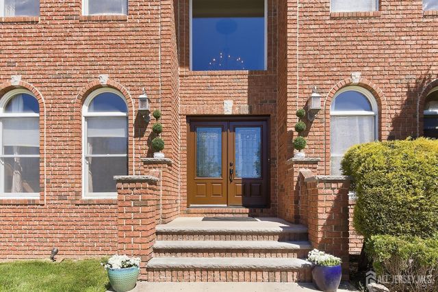 8 Keppel Road, Plainsboro, NJ 08536