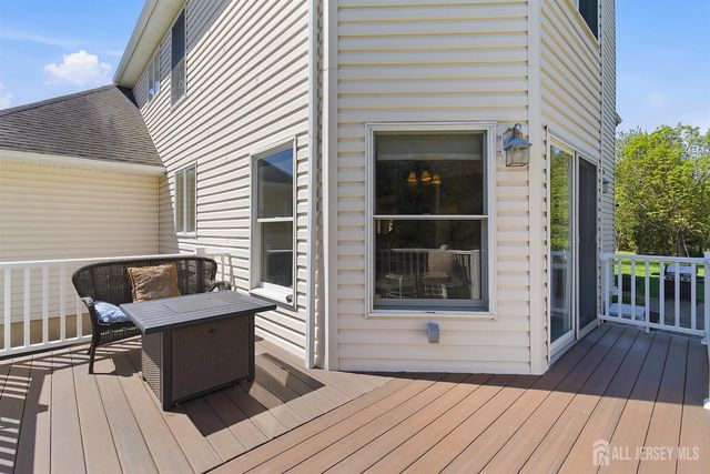 8 Keppel Road, Plainsboro, NJ 08536