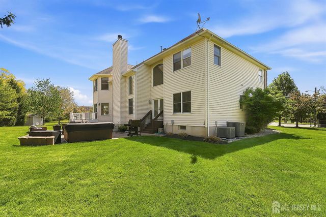 8 Keppel Road, Plainsboro, NJ 08536