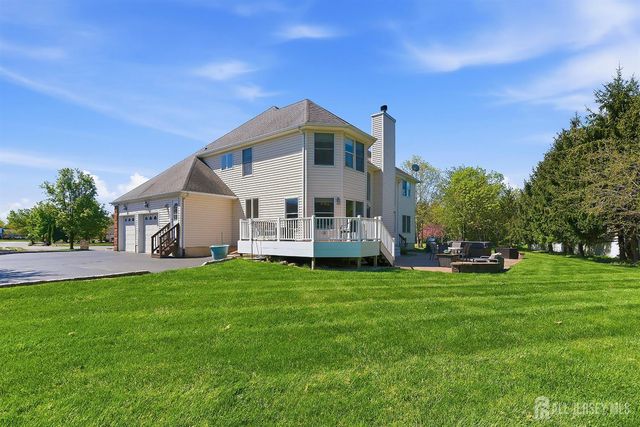 8 Keppel Road, Plainsboro, NJ 08536