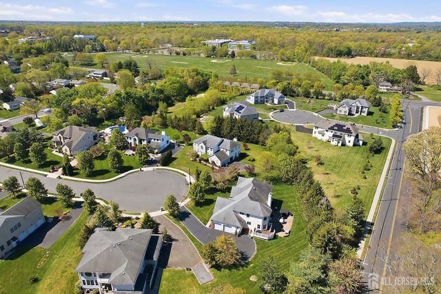 8 Keppel Road, Plainsboro, NJ 08536