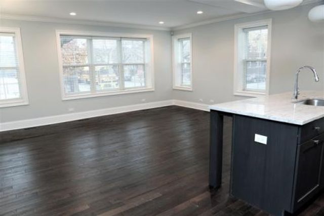 2305 W Waveland Avenue 1E, Chicago, IL 60618