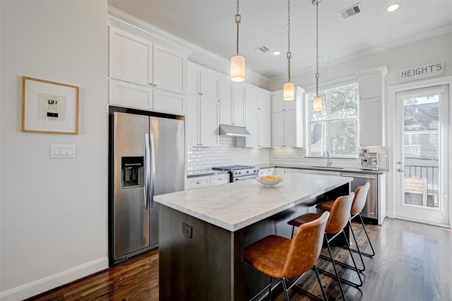 1035 Ashland Street, Houston, TX 77008