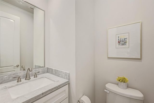 1035 Ashland Street, Houston, TX 77008