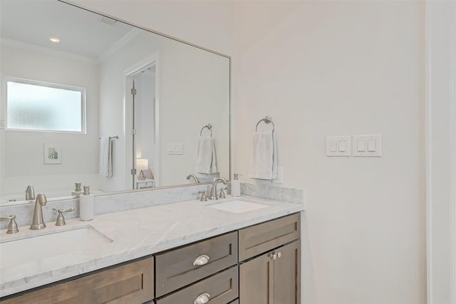 1035 Ashland Street, Houston, TX 77008