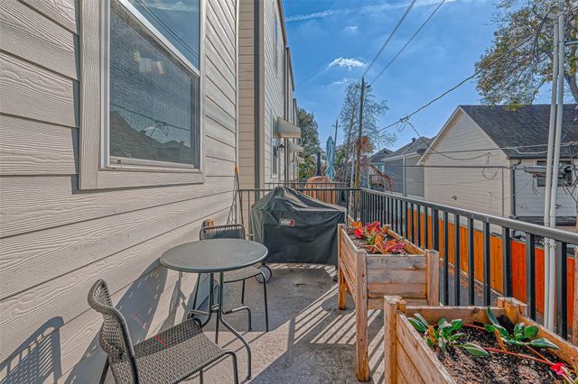 1035 Ashland Street, Houston, TX 77008