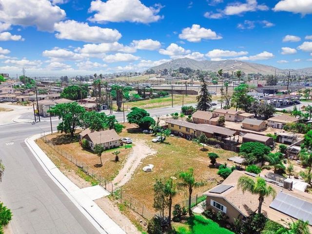 3607 Valley Way, Jurupa Valley, CA 92509