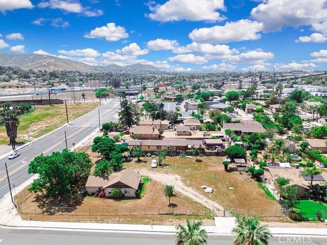 3607 Valley Way, Jurupa Valley, CA 92509
