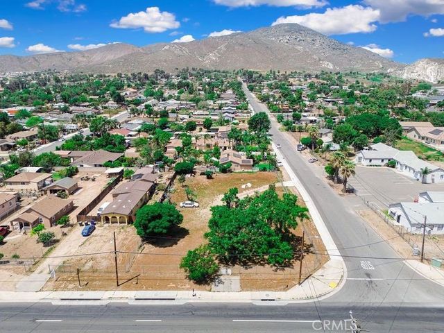 3607 Valley Way, Jurupa Valley, CA 92509