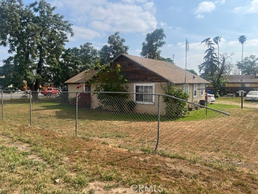 Image 10 of property listing at 3607 Valley Way, Jurupa Valley, CA 92509