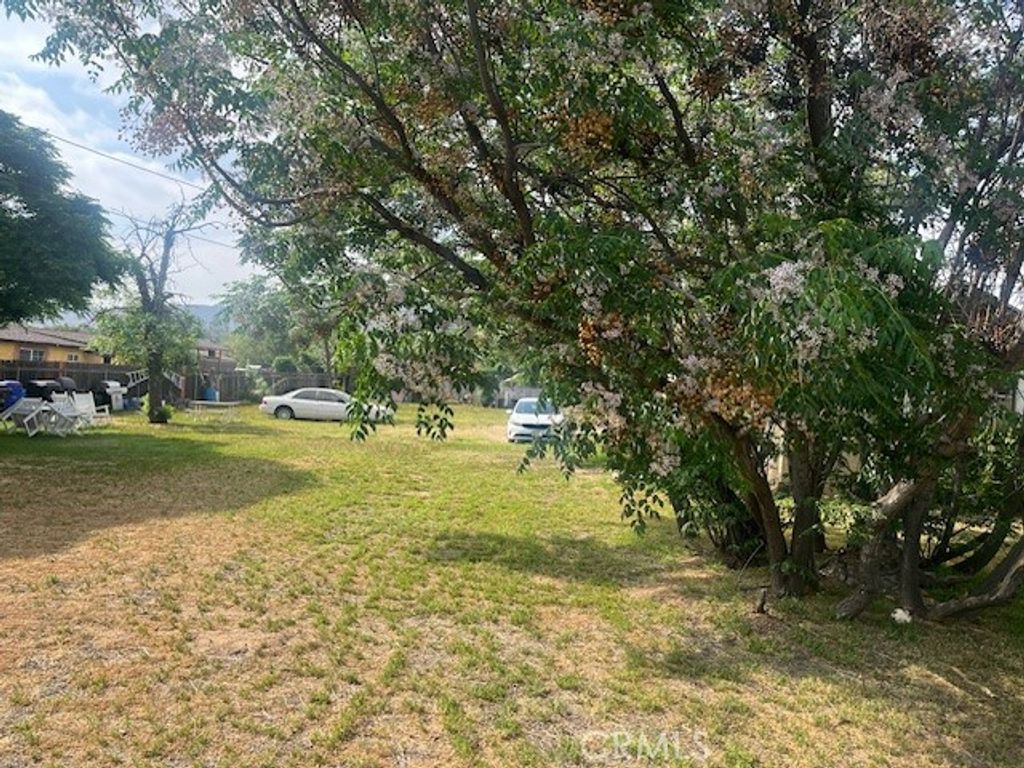 Image 12 of property listing at 3607 Valley Way, Jurupa Valley, CA 92509