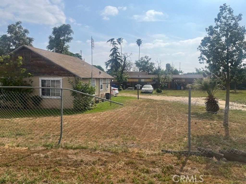 Image 9 of property listing at 3607 Valley Way, Jurupa Valley, CA 92509