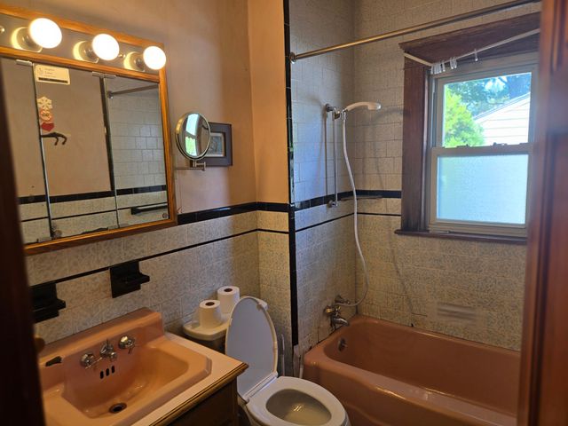 9 Shore St, Taunton, MA 02780