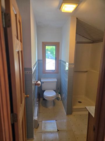 9 Shore St, Taunton, MA 02780