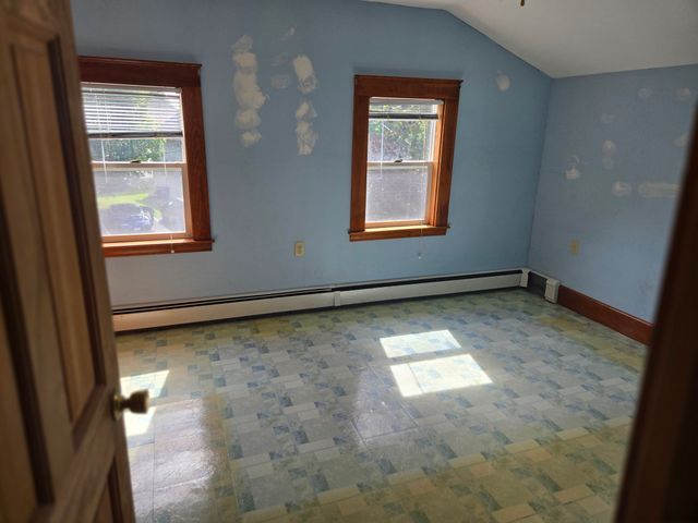 9 Shore St, Taunton, MA 02780
