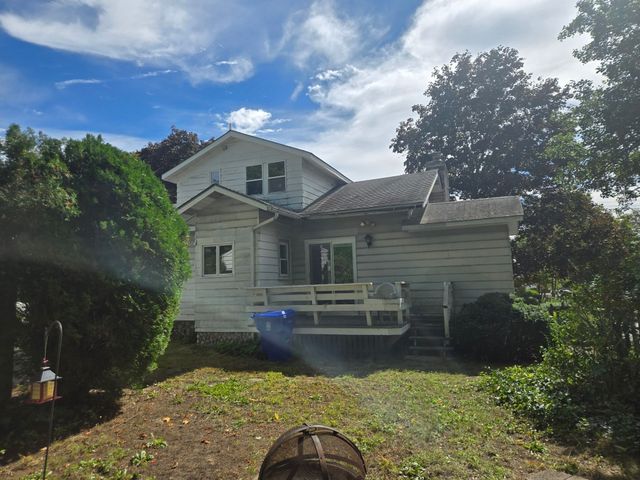 9 Shore St, Taunton, MA 02780