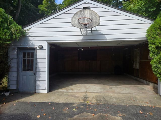 9 Shore St, Taunton, MA 02780