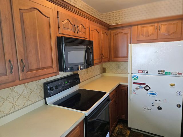 9 Shore St, Taunton, MA 02780