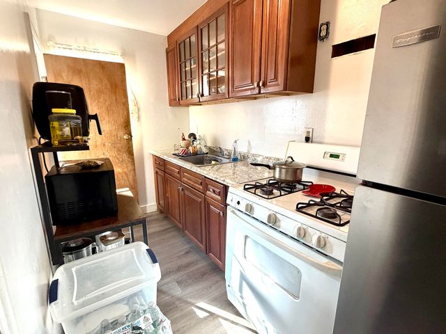 10 Hiramar Road 10-12, Hyannis, MA 02601