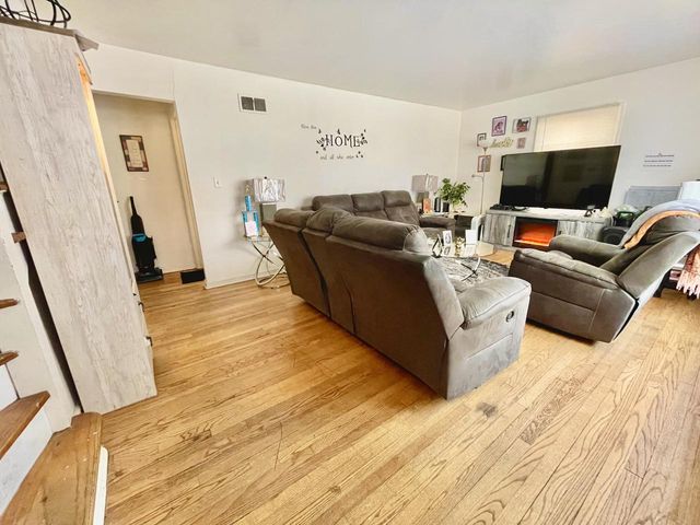 7225 W Vienna COURT, Milwaukee, WI 53216