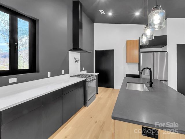 130 Midway Crossing Drive, Clyde, NC 28721