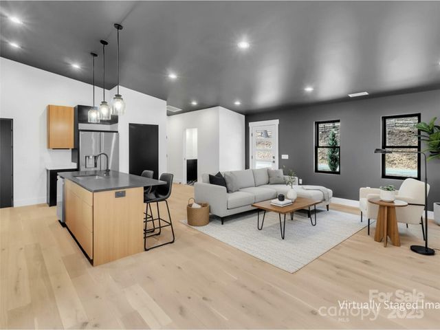 130 Midway Crossing Drive, Clyde, NC 28721