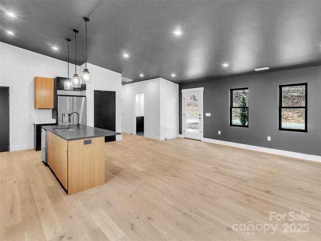 130 Midway Crossing Drive, Clyde, NC 28721