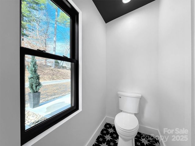 130 Midway Crossing Drive, Clyde, NC 28721