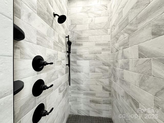 130 Midway Crossing Drive, Clyde, NC 28721