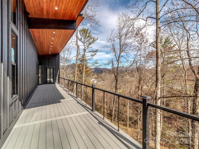 130 Midway Crossing Drive, Clyde, NC 28721