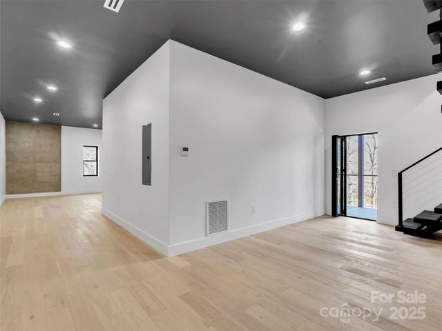 130 Midway Crossing Drive, Clyde, NC 28721