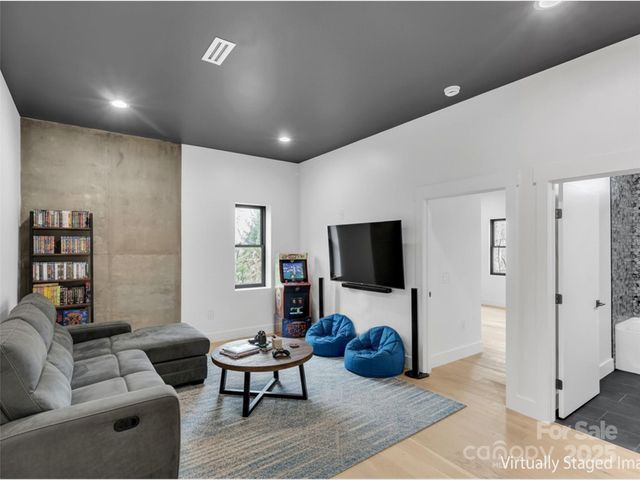 130 Midway Crossing Drive, Clyde, NC 28721