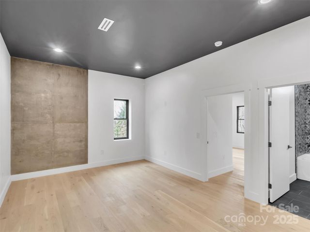 130 Midway Crossing Drive, Clyde, NC 28721