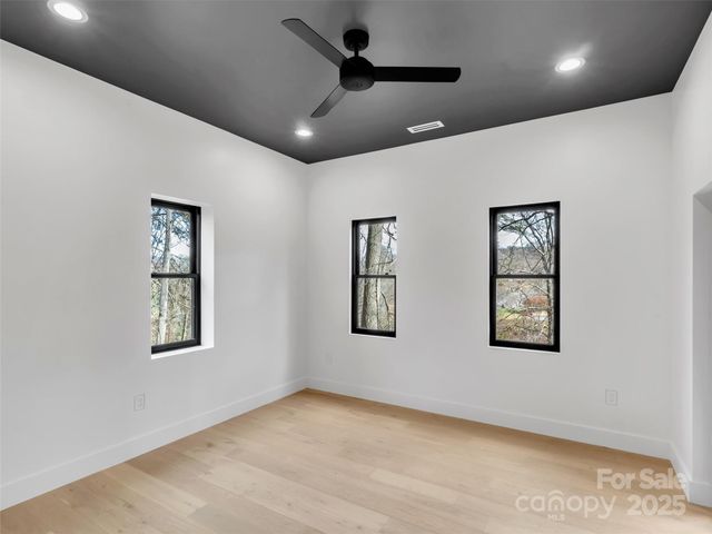 130 Midway Crossing Drive, Clyde, NC 28721