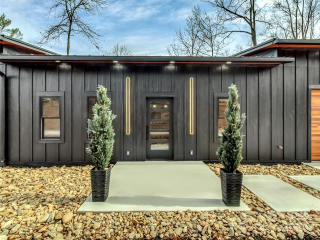 130 Midway Crossing Drive, Clyde, NC 28721