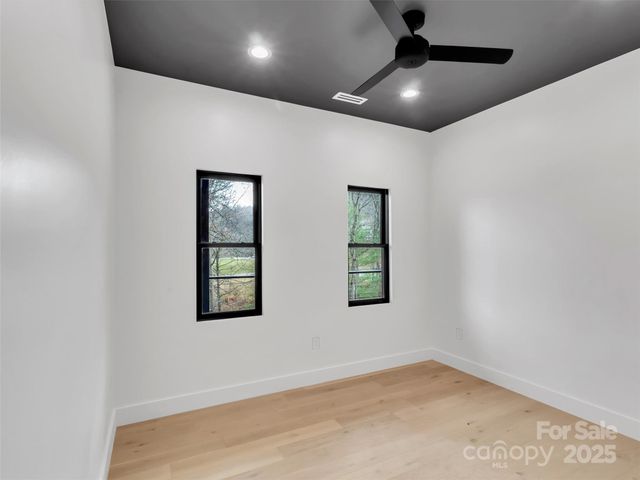 130 Midway Crossing Drive, Clyde, NC 28721