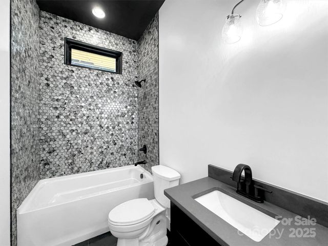 130 Midway Crossing Drive, Clyde, NC 28721