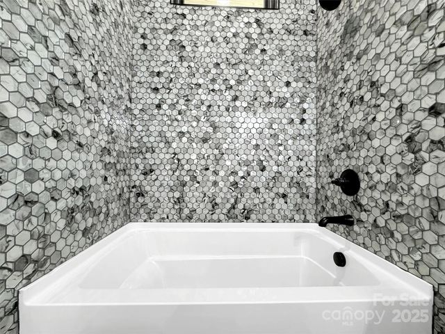 130 Midway Crossing Drive, Clyde, NC 28721