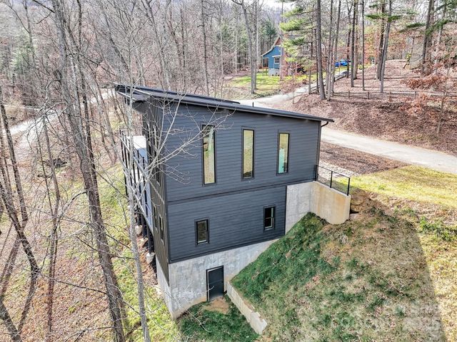 130 Midway Crossing Drive, Clyde, NC 28721