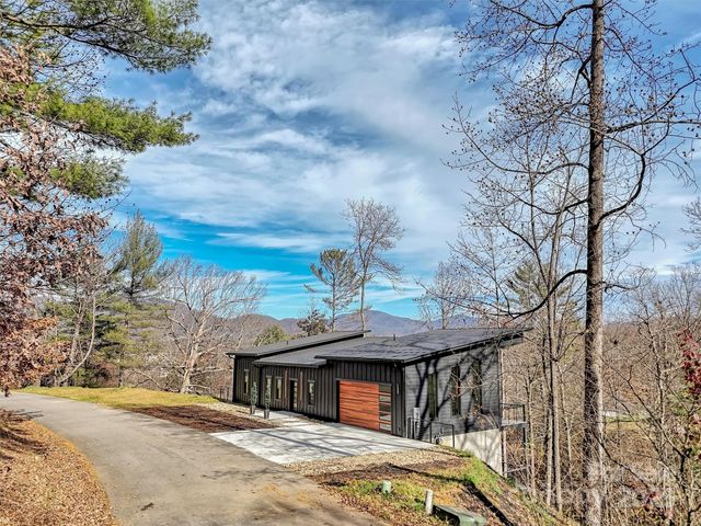 130 Midway Crossing Drive, Clyde, NC 28721