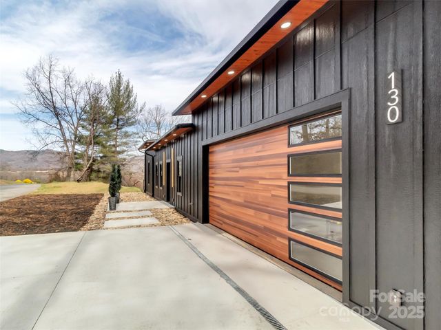 130 Midway Crossing Drive, Clyde, NC 28721