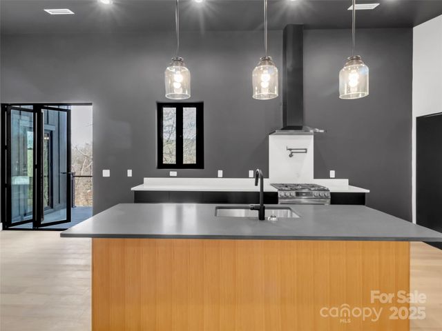 130 Midway Crossing Drive, Clyde, NC 28721