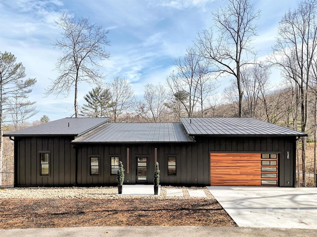 130 Midway Crossing Drive, Clyde, NC 28721