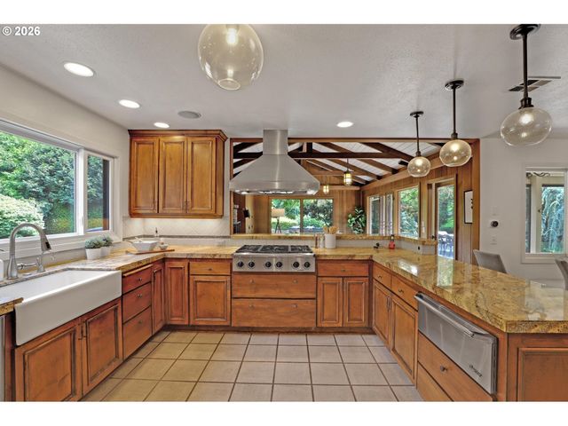 4004 Sw SCHOLLS FERRY Rd, Portland, OR 97221