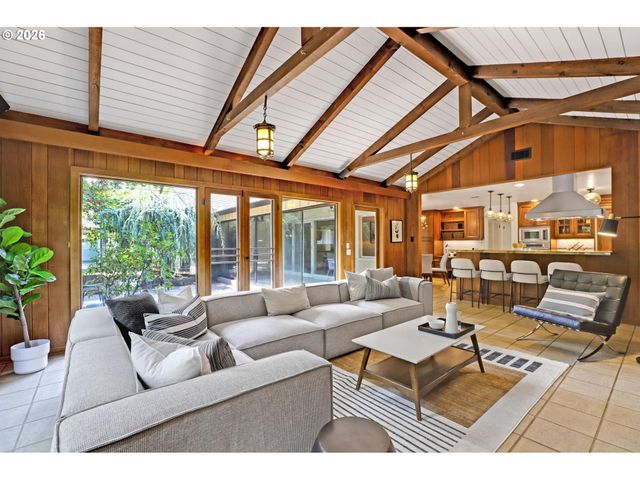 4004 Sw SCHOLLS FERRY Rd, Portland, OR 97221