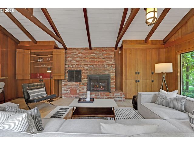 4004 Sw SCHOLLS FERRY Rd, Portland, OR 97221